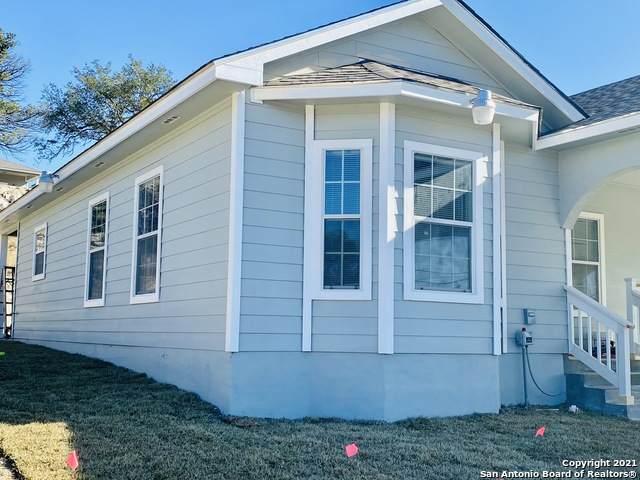 1123 Lake Dr - Photo 1