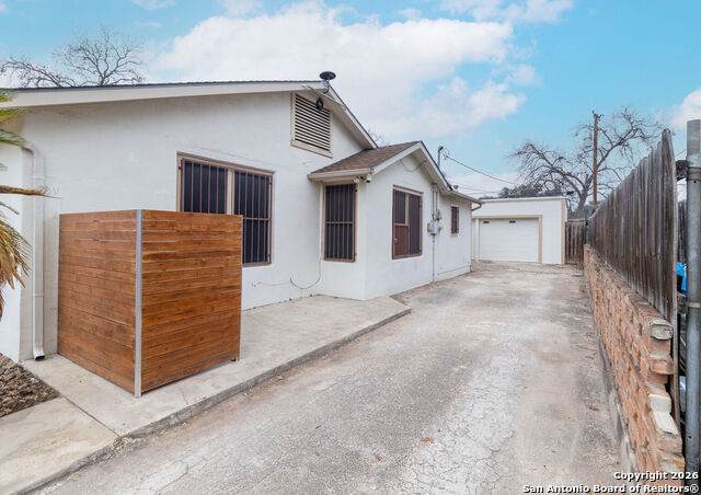 1933 Mckinley Avenue - Photo 1