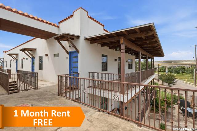 1542 Alamo St - Photo 1