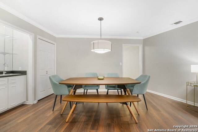 201 Ellwood St - Photo 1