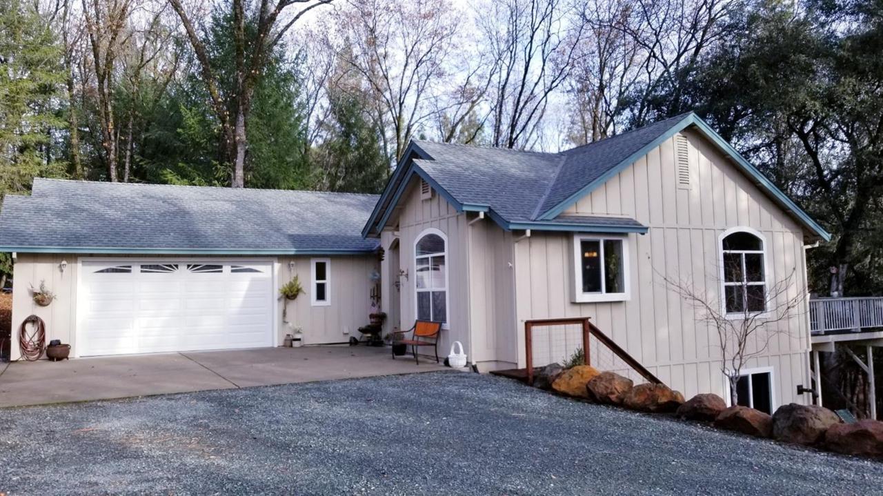 1545 Hillcrest Boulevard - Photo 1