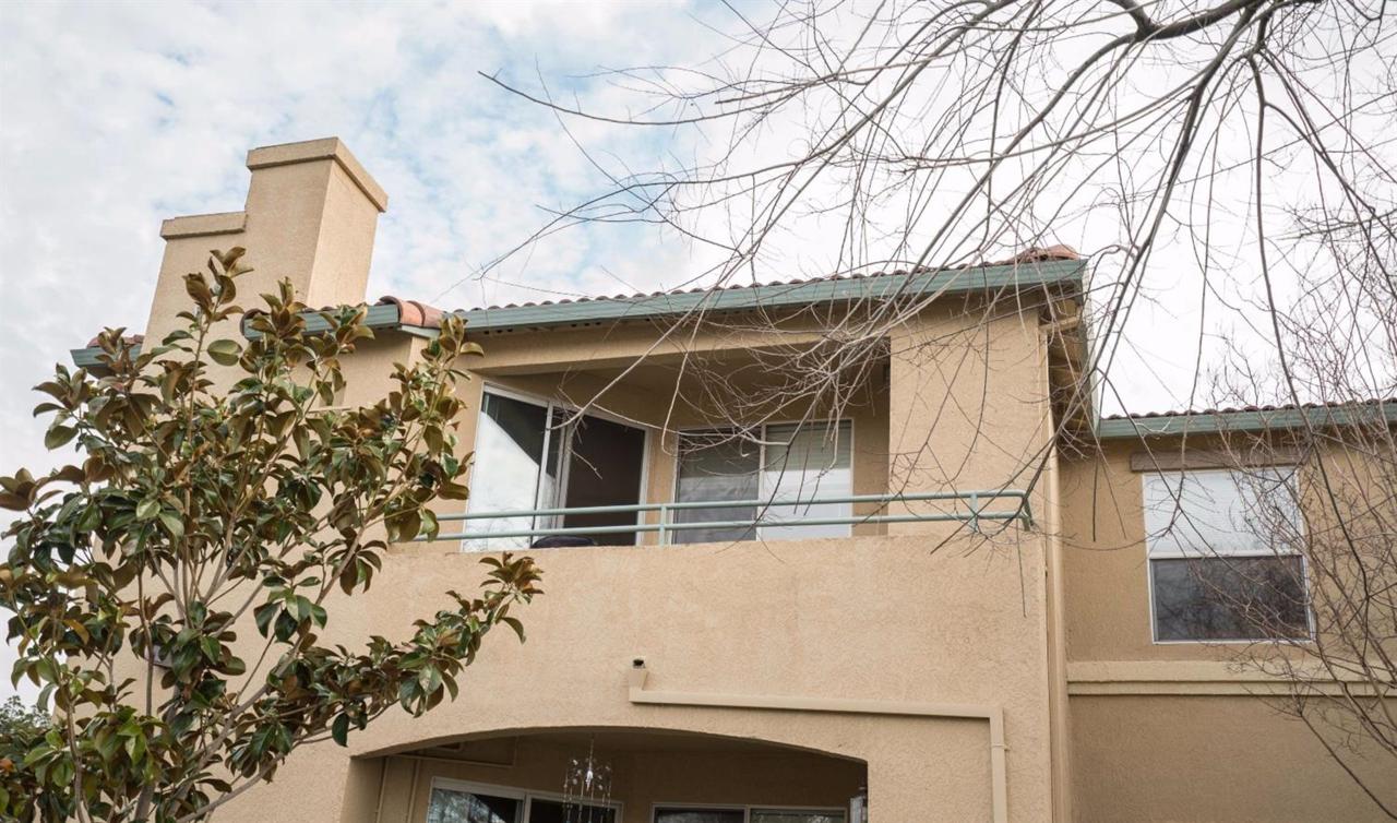 5201 Laguna Oaks Drive - Photo 1