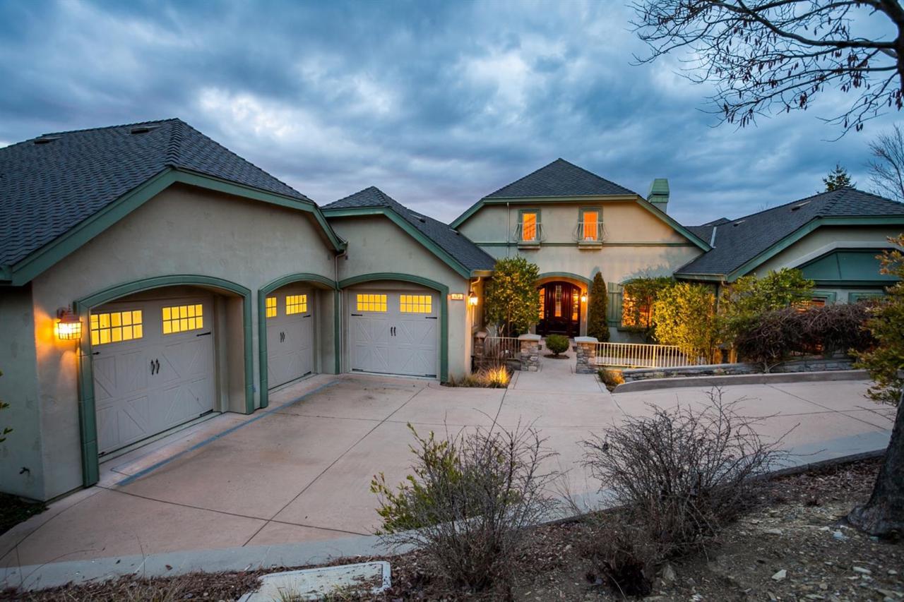 172 Oak Wood Court - Photo 1