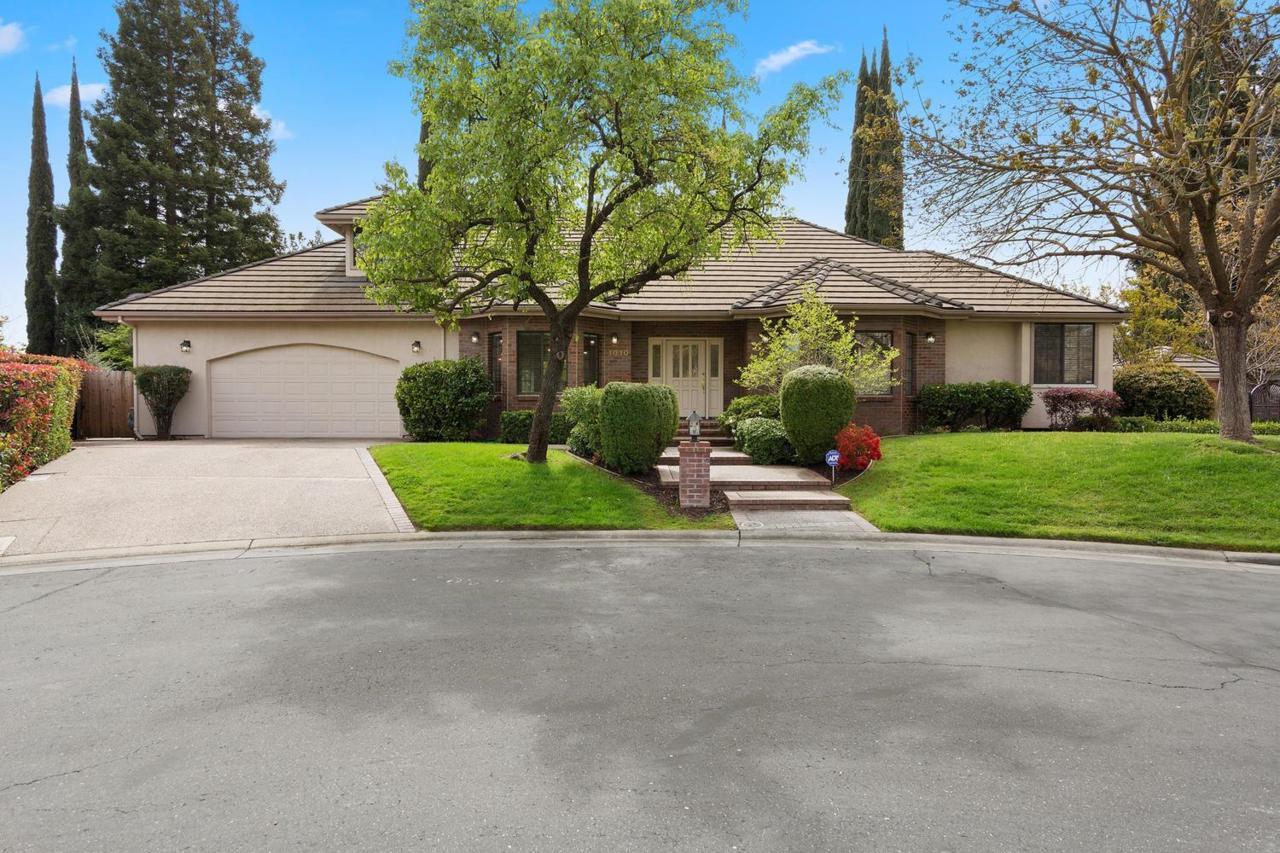 1010 Wilhaggin Park Lane - Photo 1