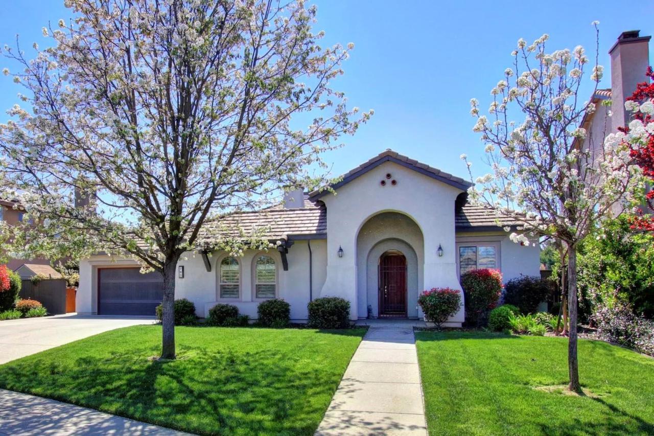 703 Rolling Green Drive - Photo 1