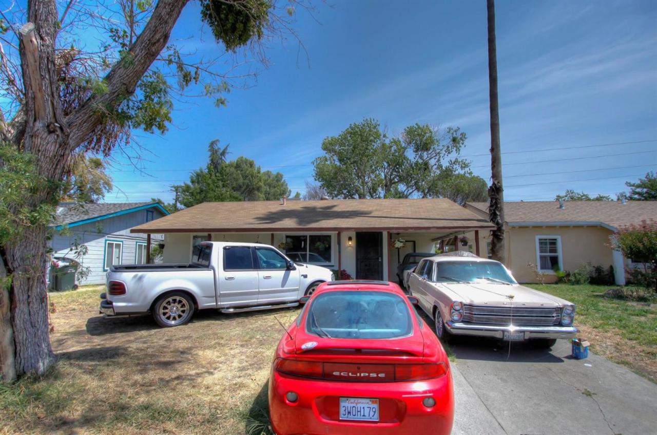 2400 Darwin Street - Photo 1
