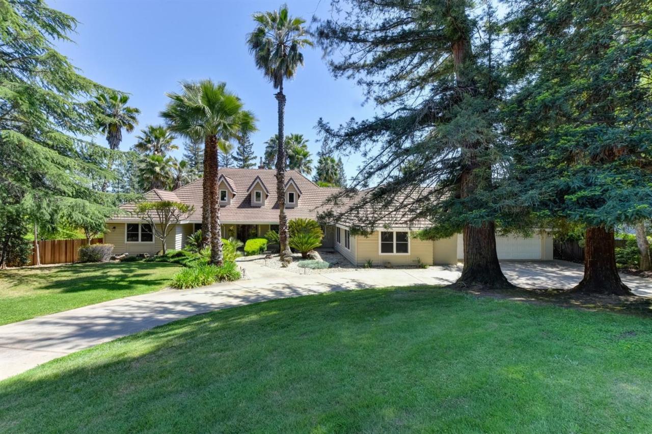 6390 Oak Hill Drive - Photo 1