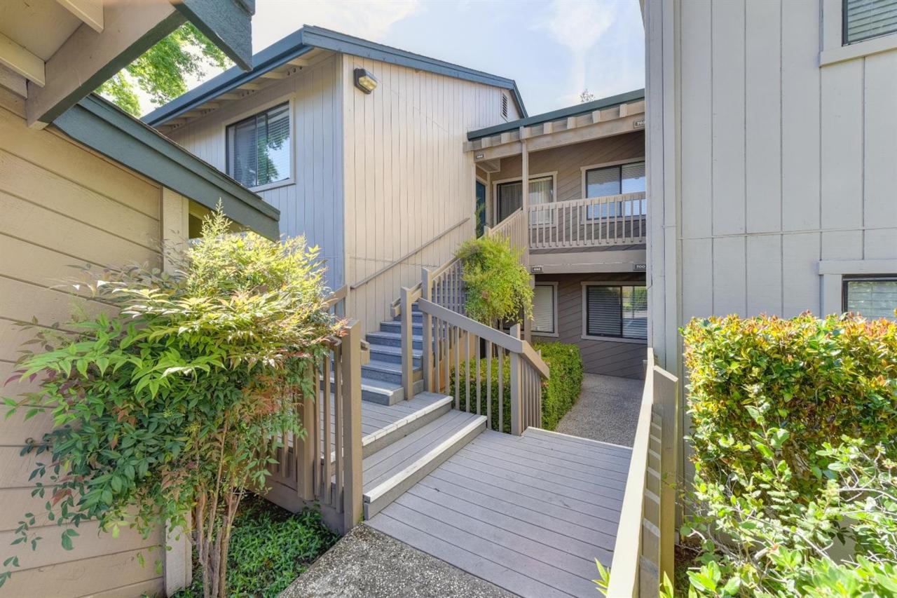 698 Dorothy Way - Photo 1