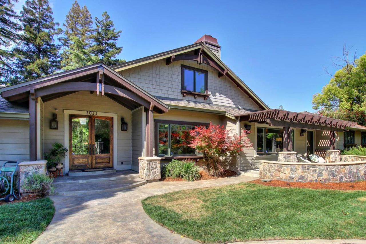 2011 Maple Glen Road - Photo 1