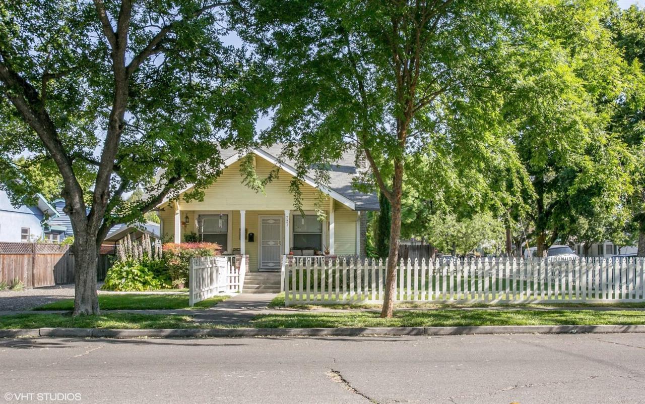 721 7th Street - Photo 1