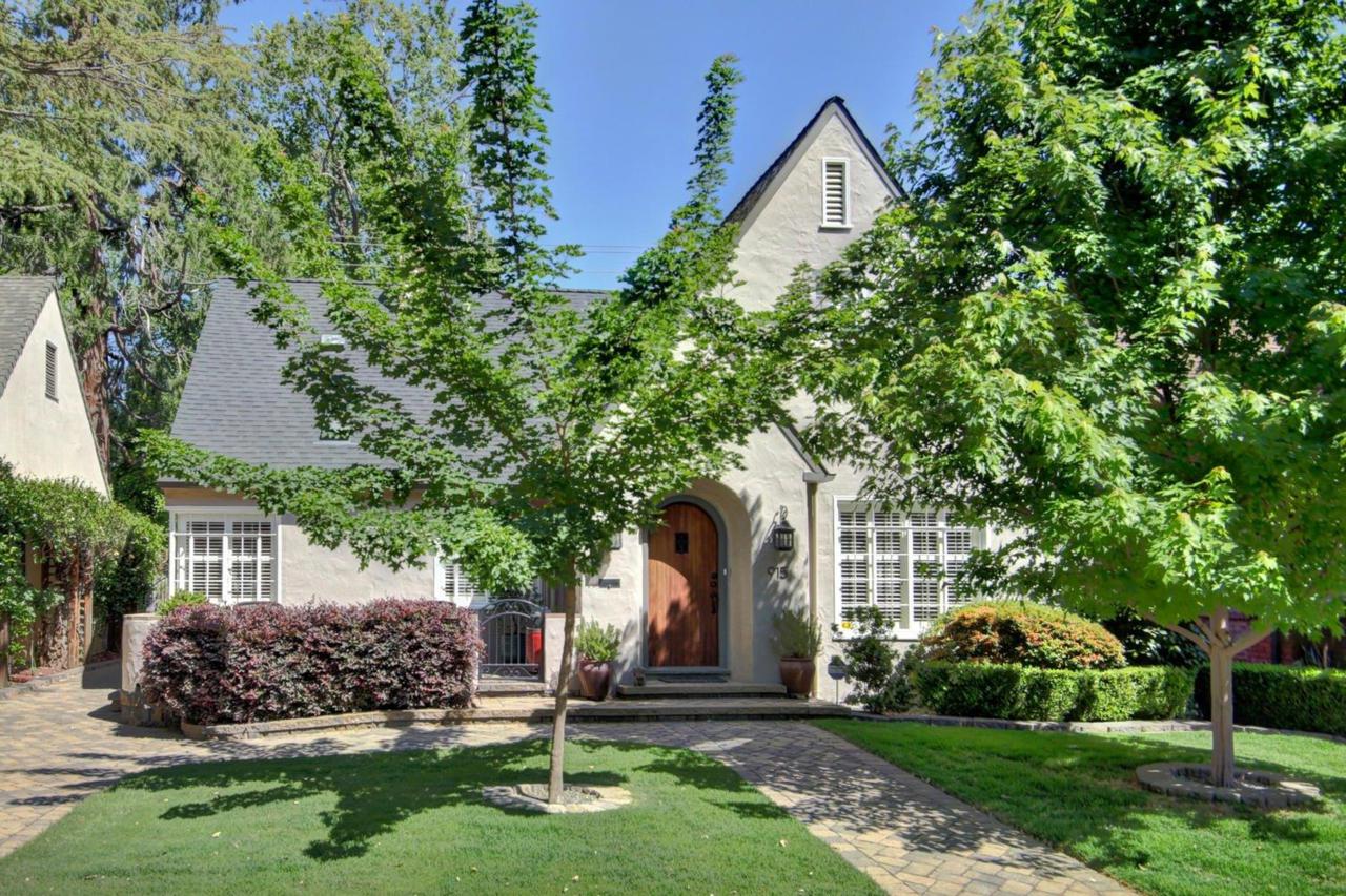 915 47th Street - Photo 1