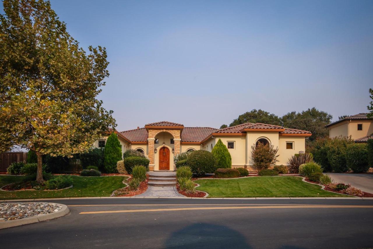 8923 Creekstone Circle - Photo 1