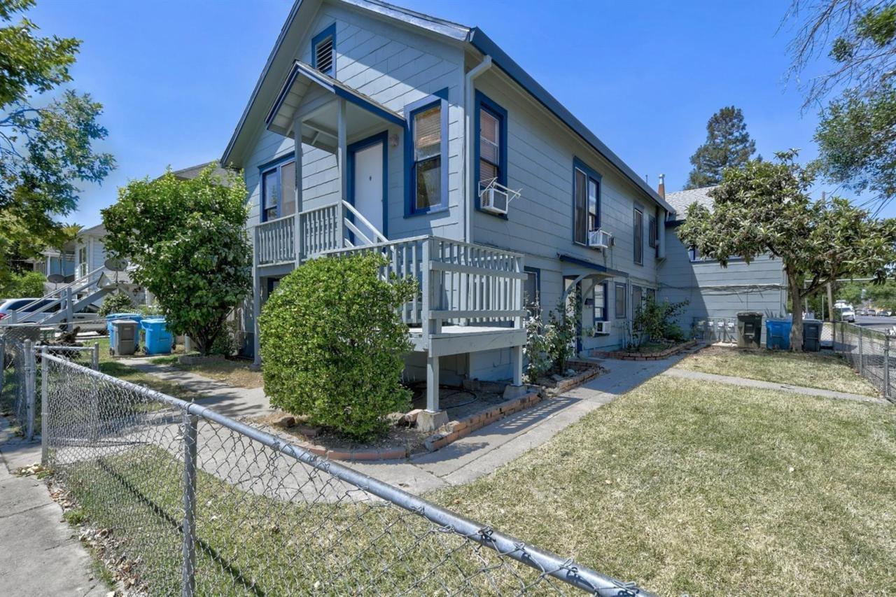 702 14th Street - Photo 1