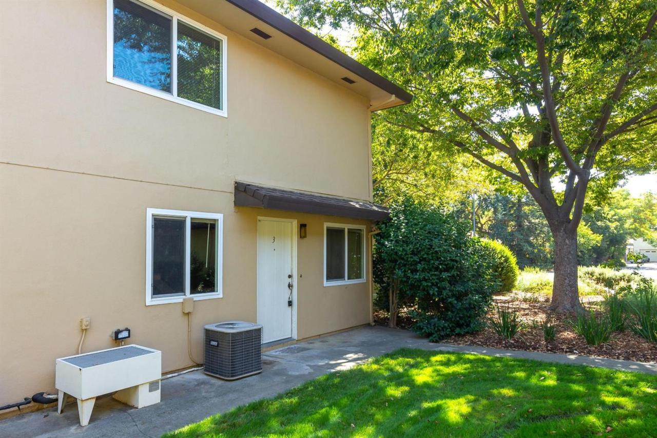 1925 Donner Avenue - Photo 1