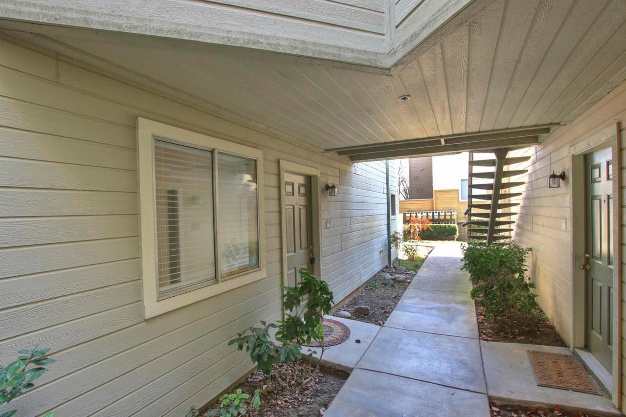 1019 Dornajo Way - Photo 1