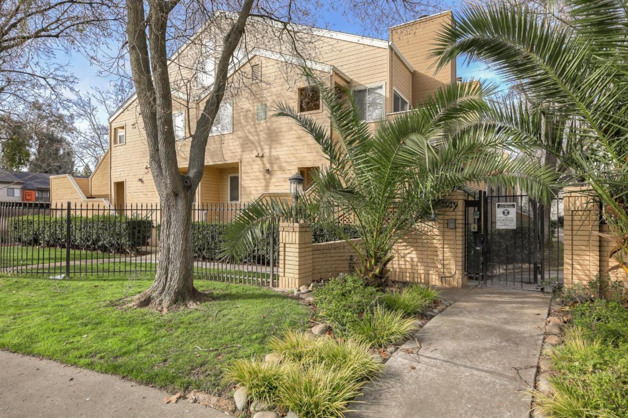 1019 Dornajo Way - Photo 1