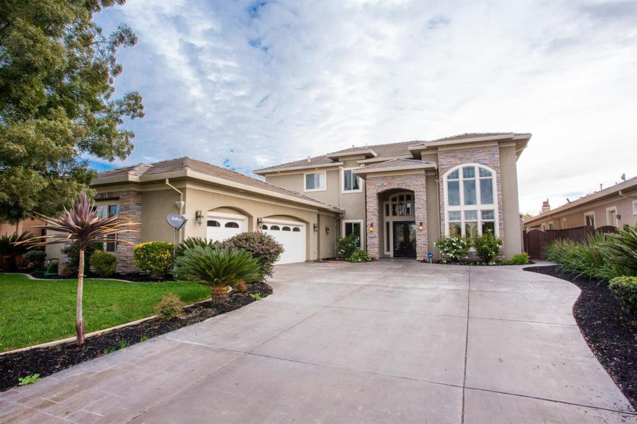 998 Canyon Drive - Photo 1