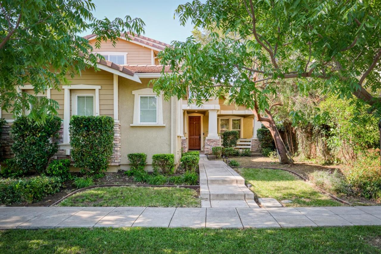 710 Woodside Avenue - Photo 1