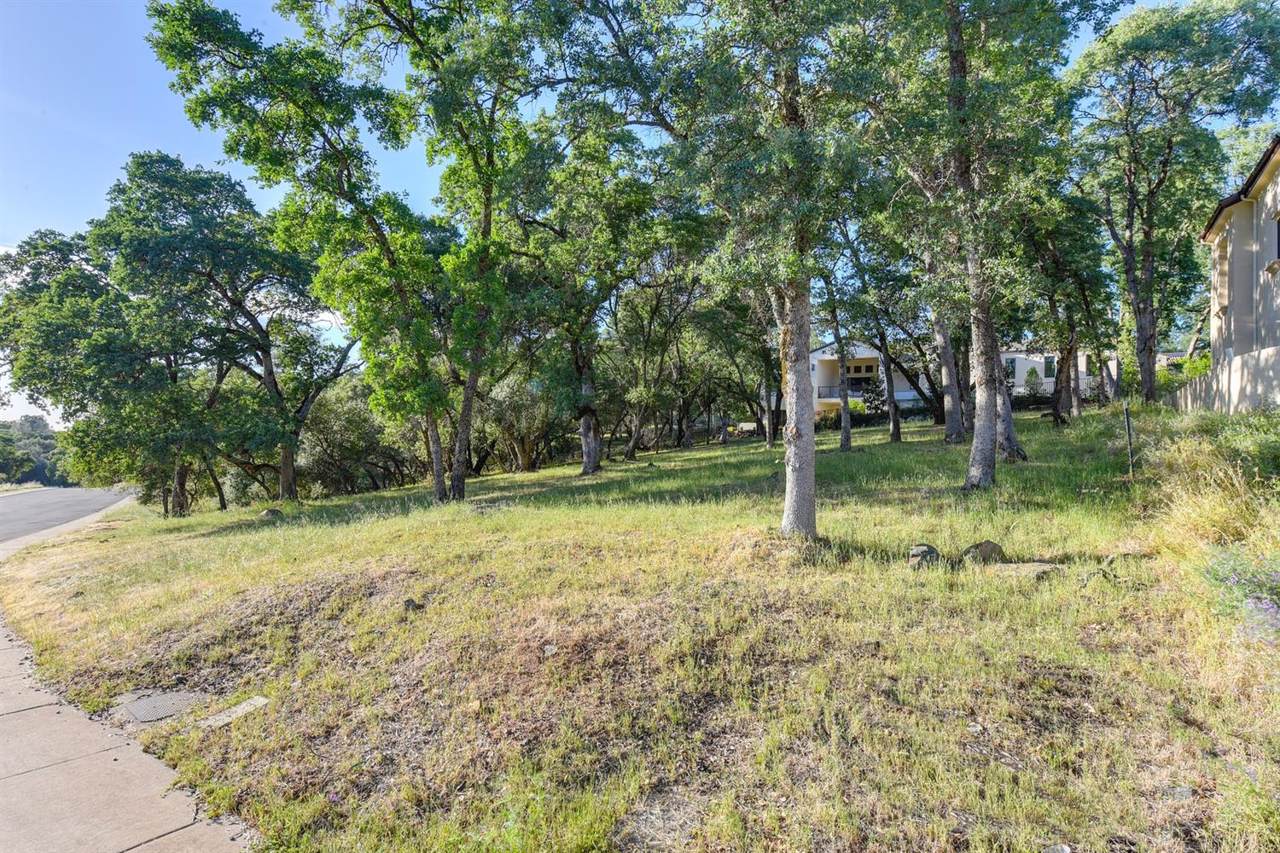 3940 Greenview Drive - Photo 1