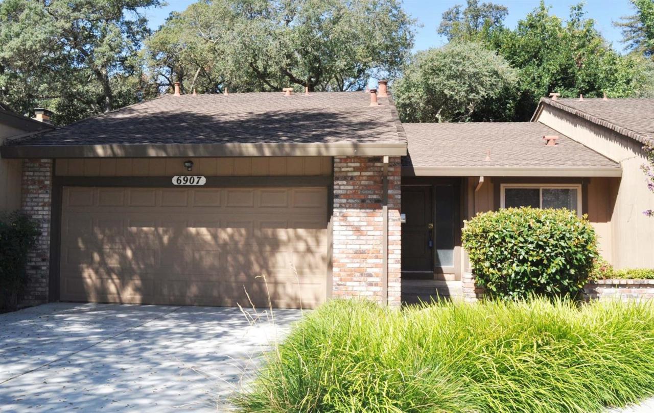 6907 Navarro - Photo 1