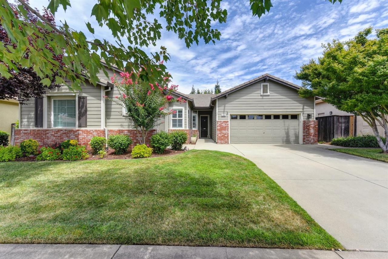 133 Lochness Court - Photo 1