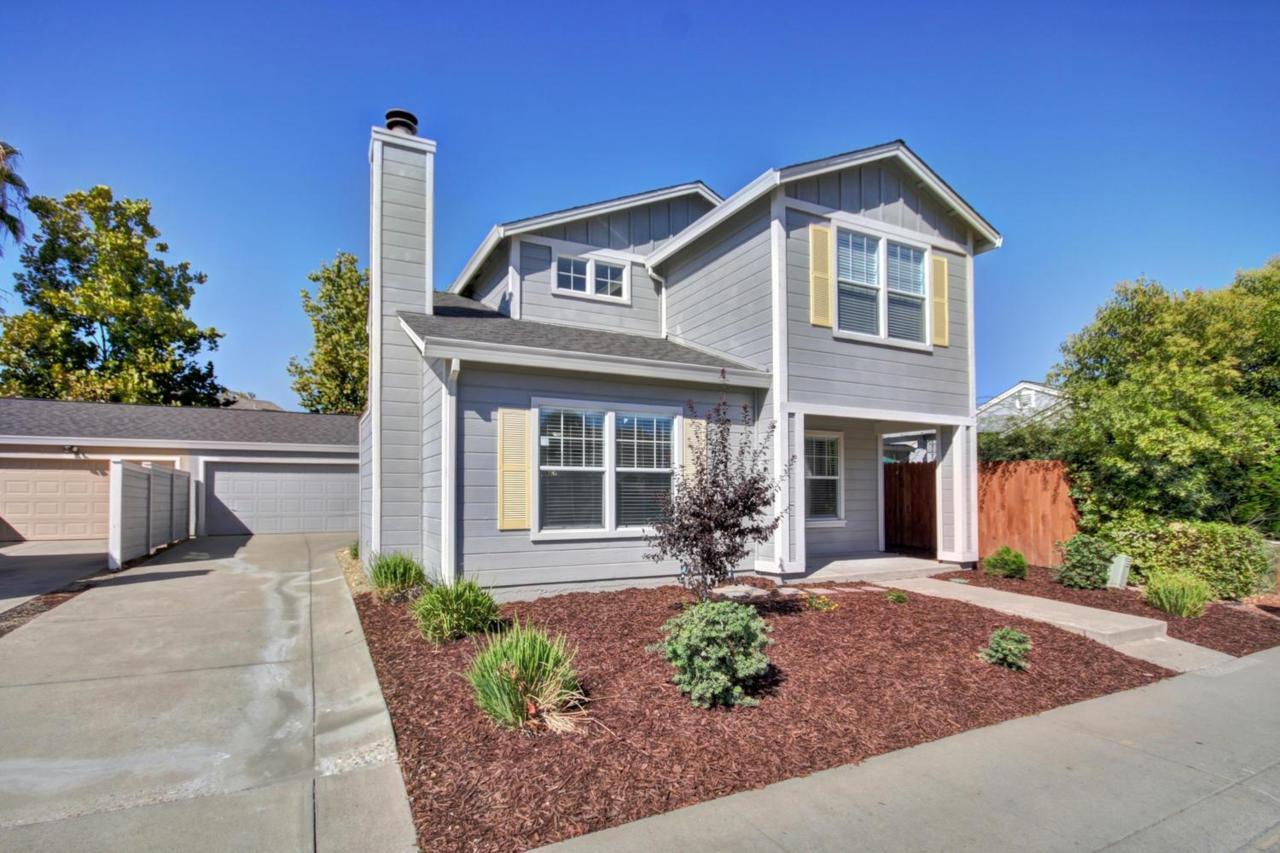 4509 Courtyard Way - Photo 1