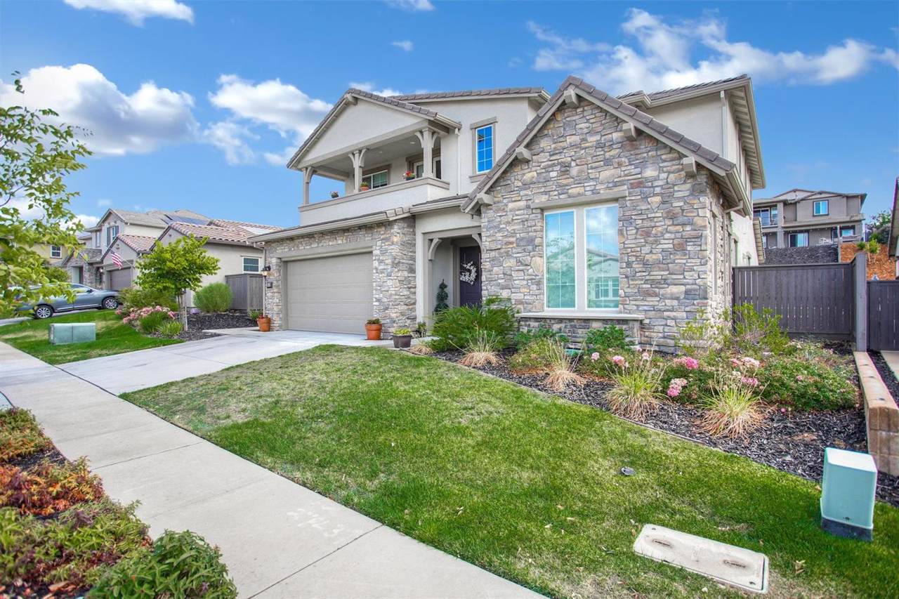 2512 Wycliffe Way - Photo 1