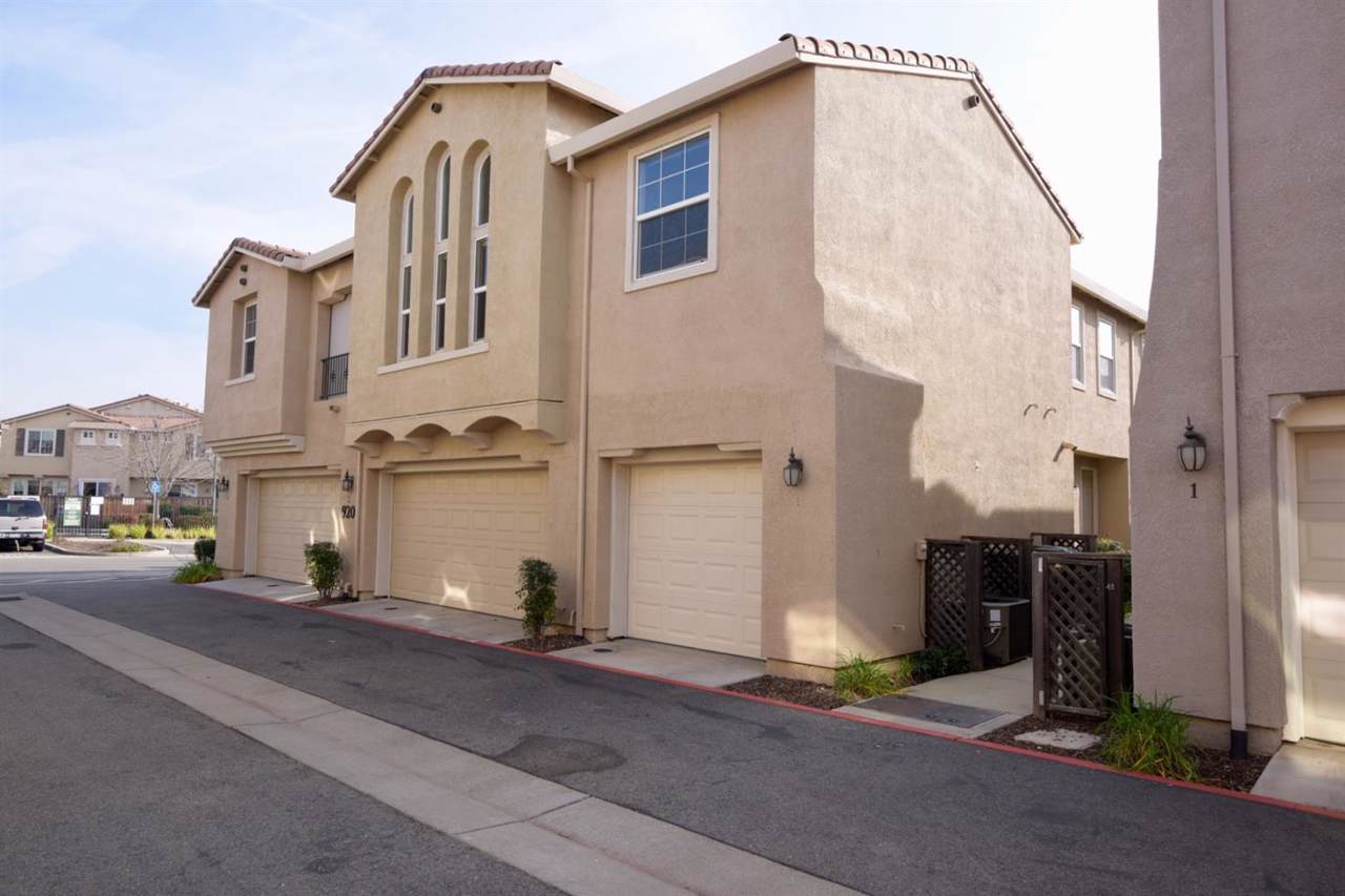 920 Sierra View Circle - Photo 1