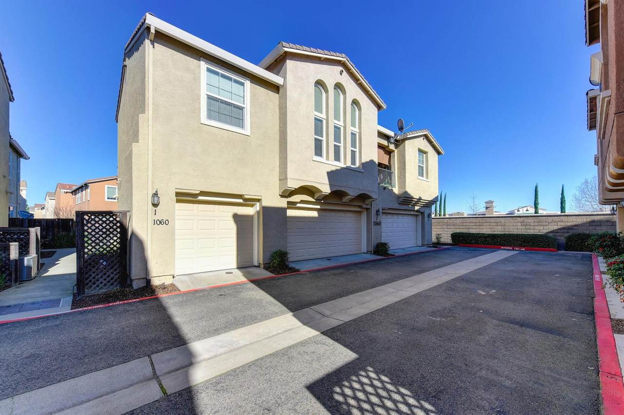 1060 Sierra View Circle - Photo 1