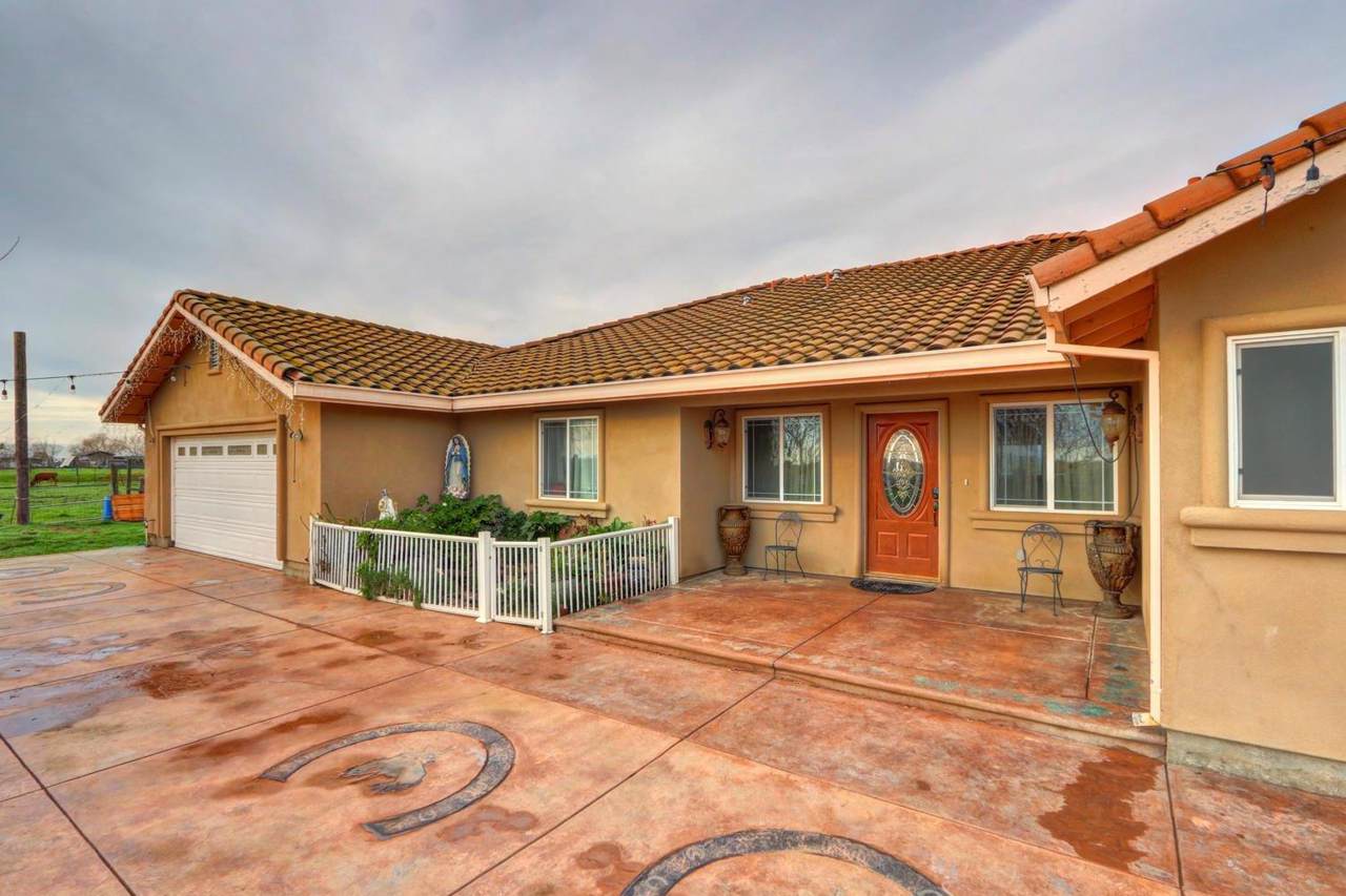 6025 Rio Dixon Rd - Photo 1