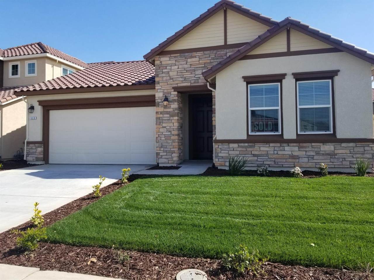 1610 Woodland Court - Photo 1