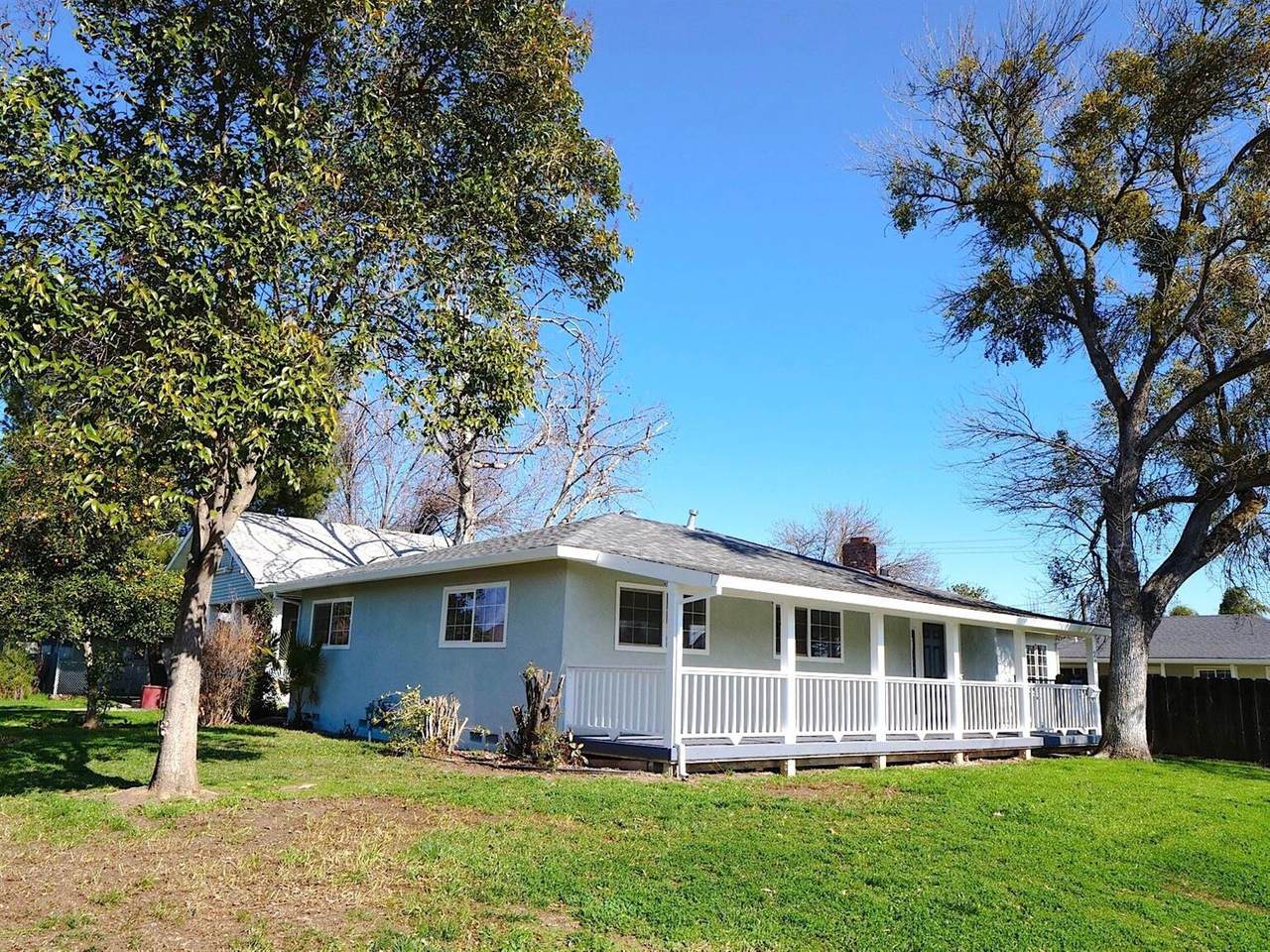 241 W Cedar - Photo 1