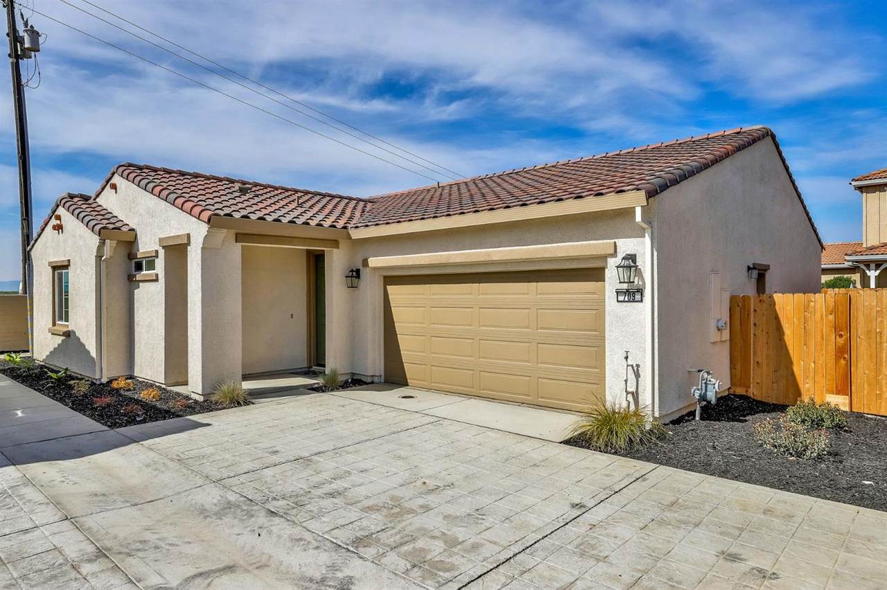 709 Betten Street - Photo 1