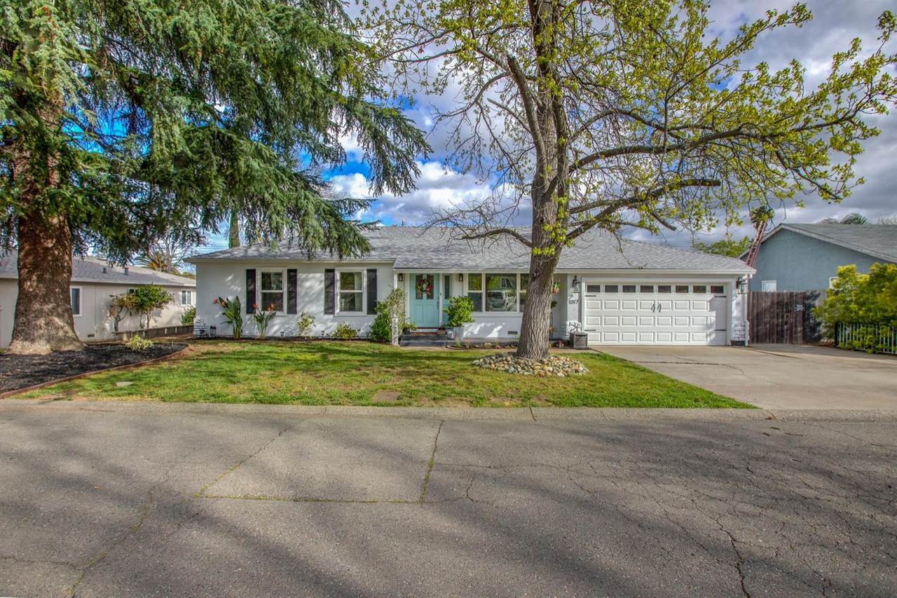 1017 Hillcrest Avenue - Photo 1