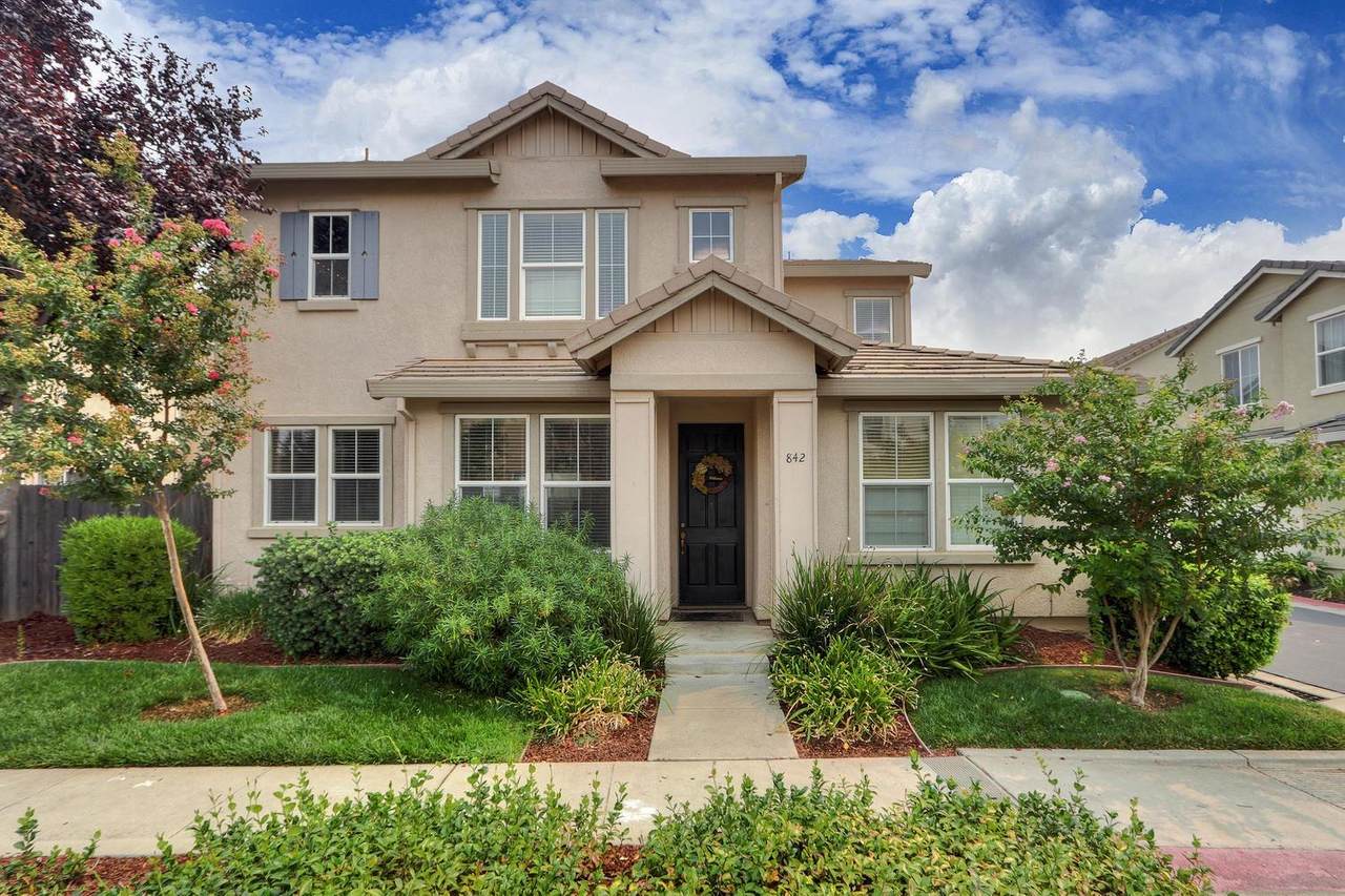 842 Courtyards Loop - Photo 1