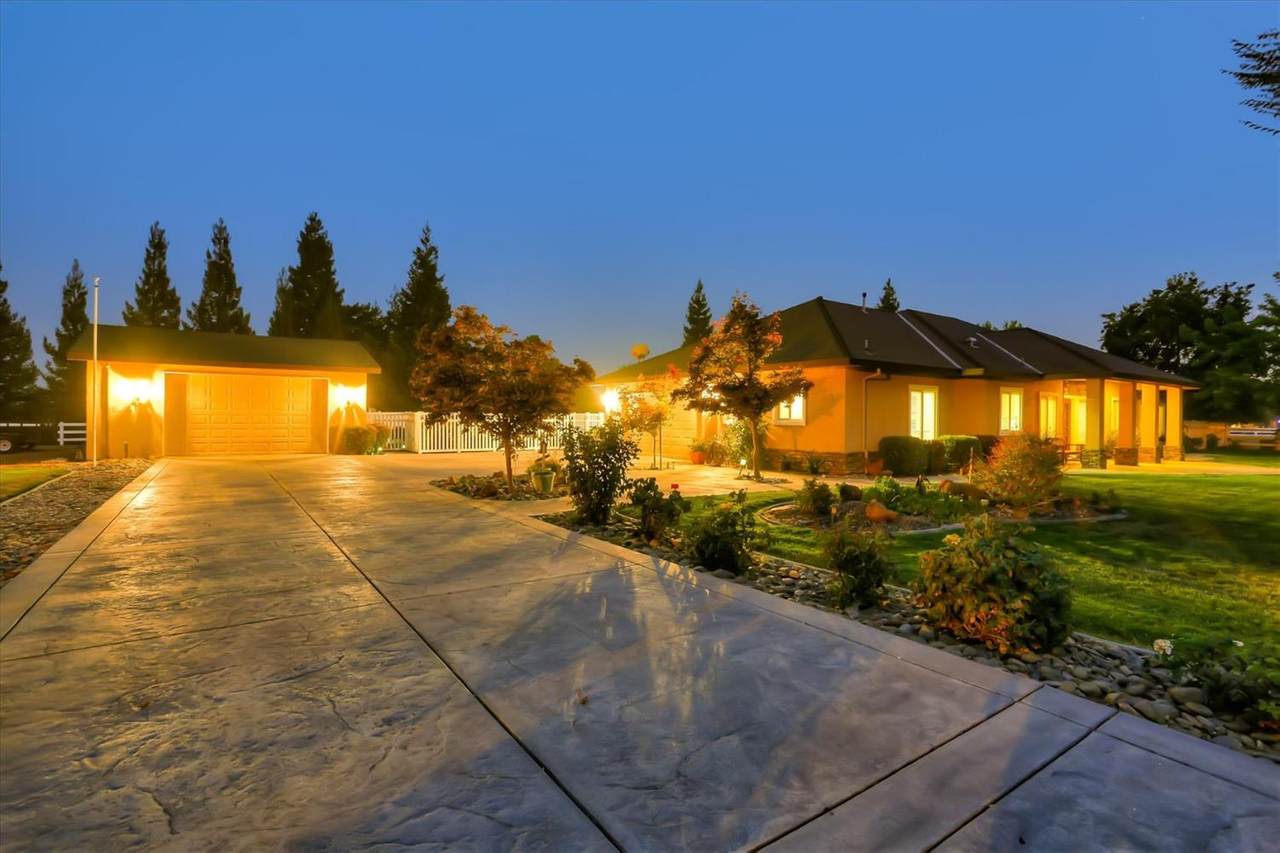 10760 Esada Court - Photo 1