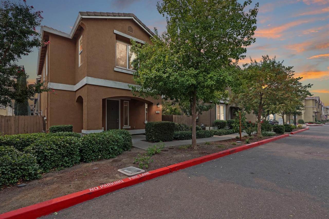4046 Vittoria Lane - Photo 1