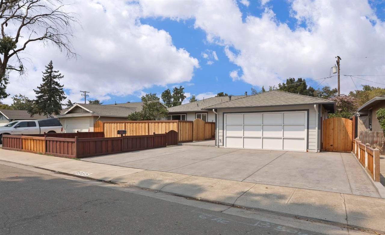2965 Oxford Way - Photo 1