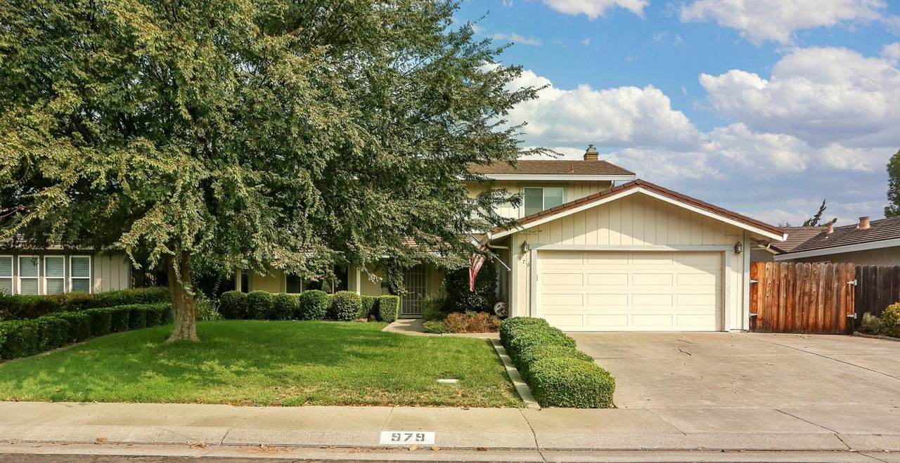 979 Goldenoak Way - Photo 1