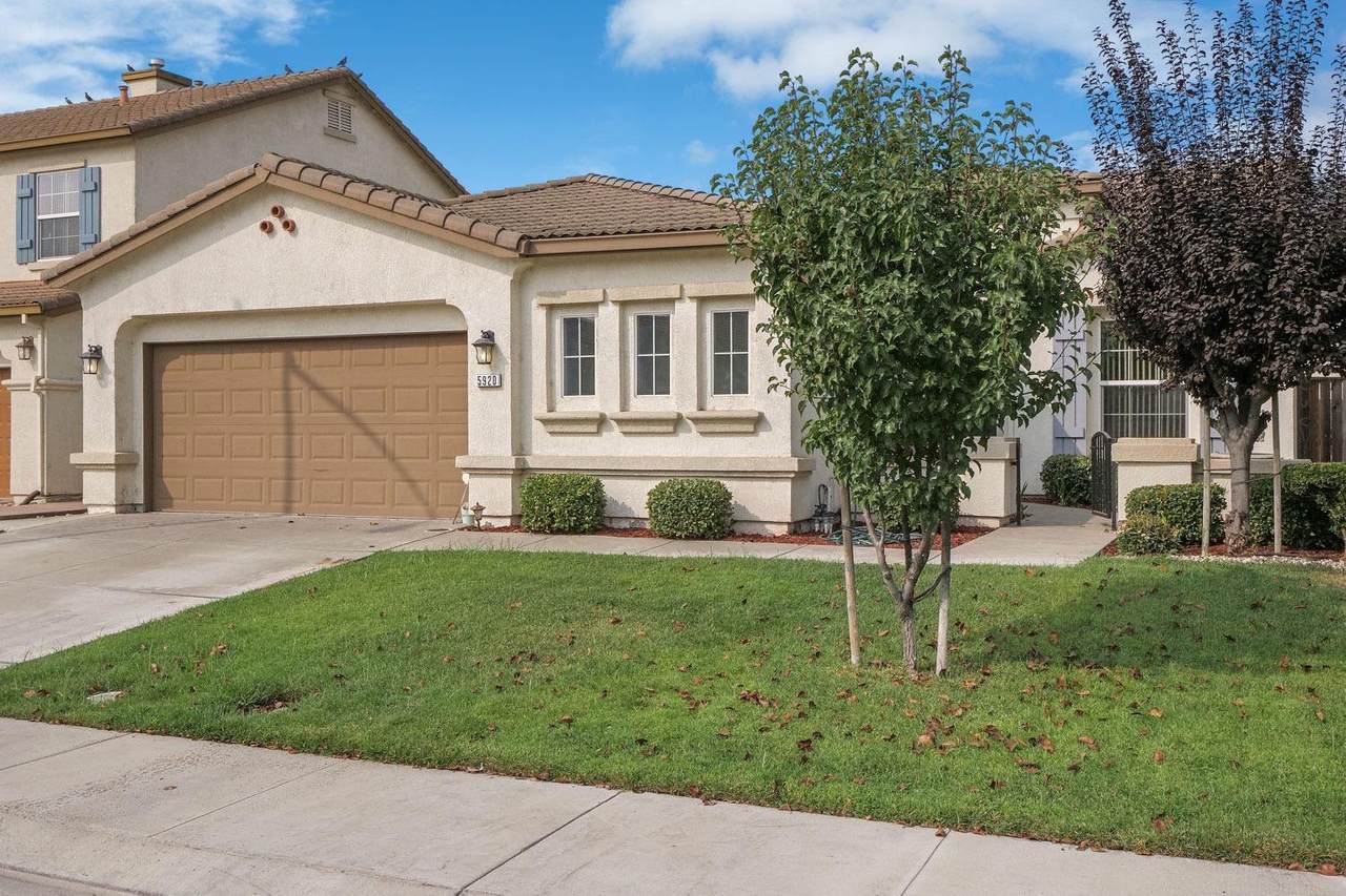 5920 Silveroak Circle - Photo 1