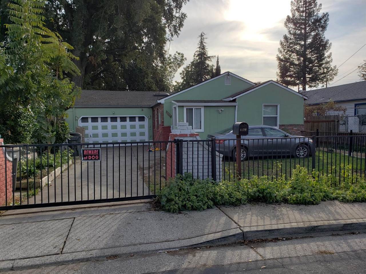 1529 Hobson Avenue - Photo 1