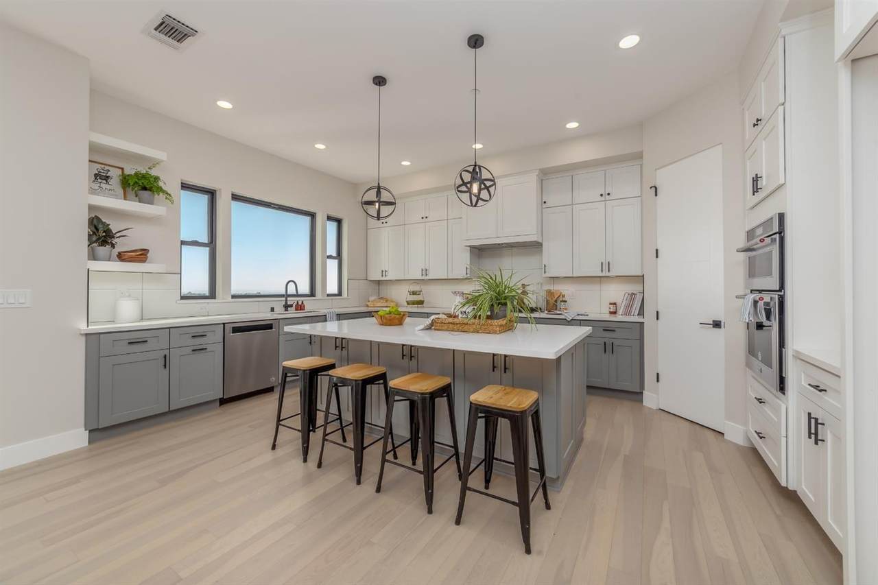 1146 Lantern View - Photo 1