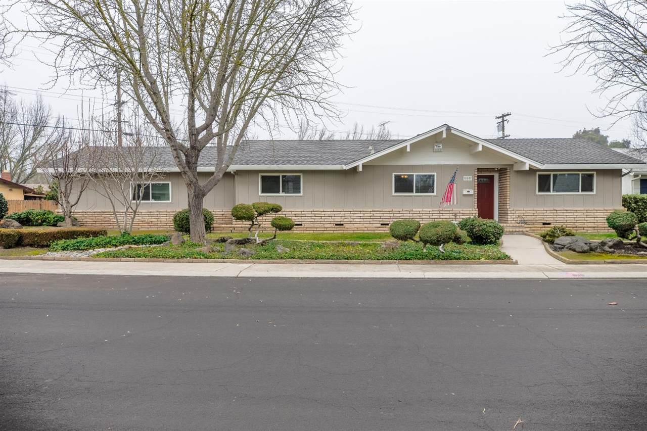 805 Hampshire Court - Photo 1