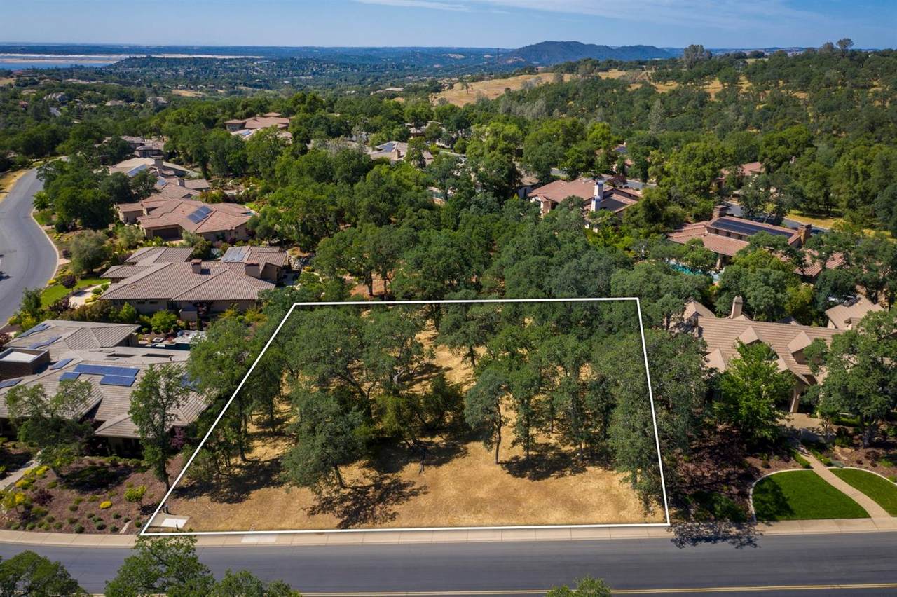 3880 Greenview Drive - Photo 1
