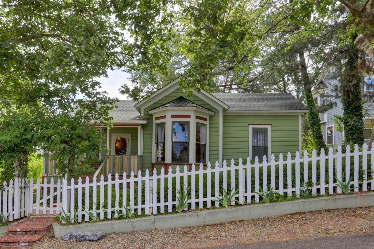 939 Lincoln Street - Photo 1