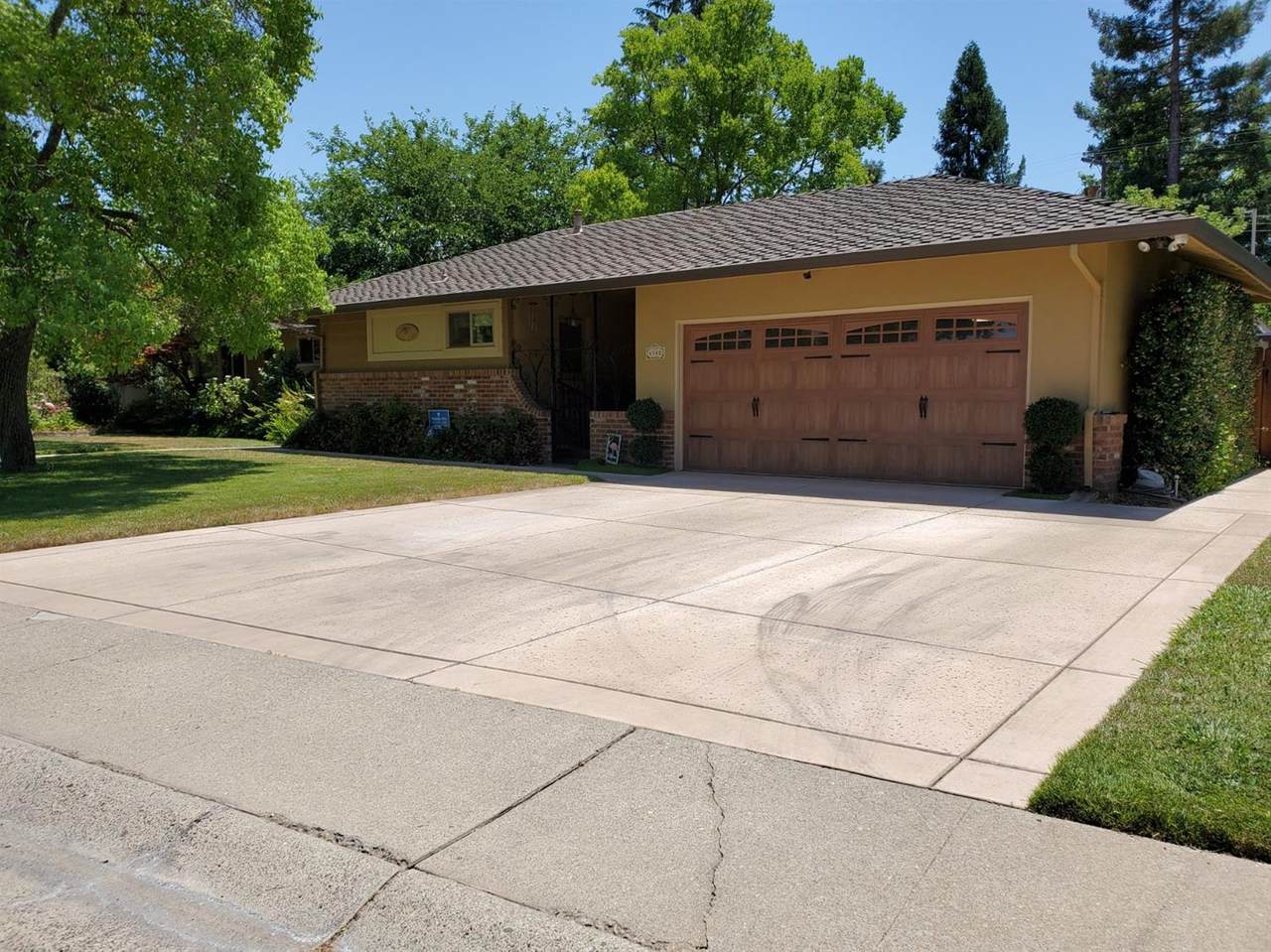 4340 Mulford Avenue - Photo 1