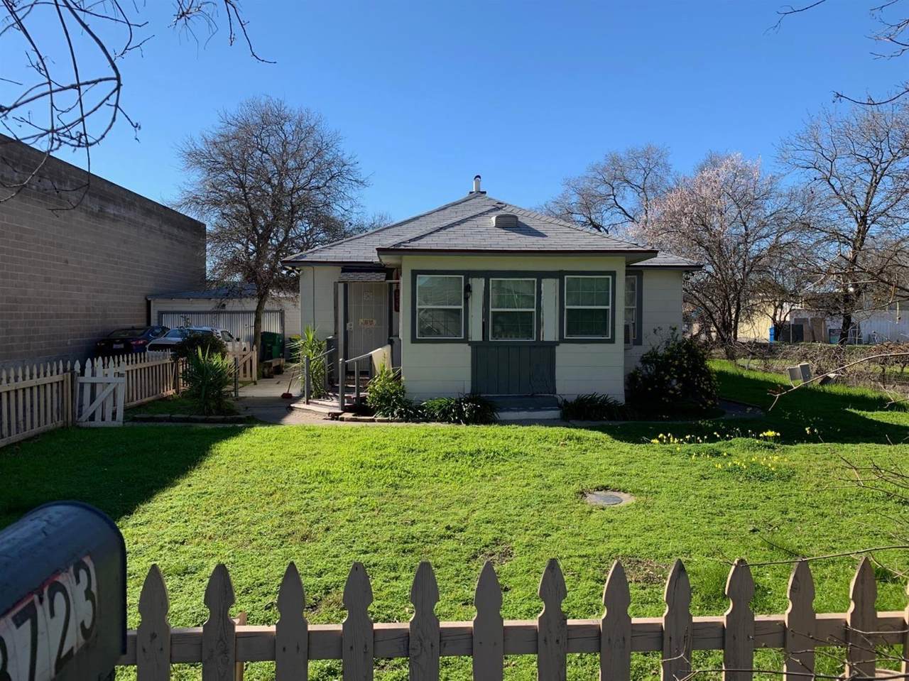 8723 Davis Road - Photo 1