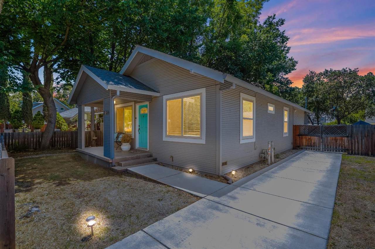 2724 2nd Avenue - Photo 1