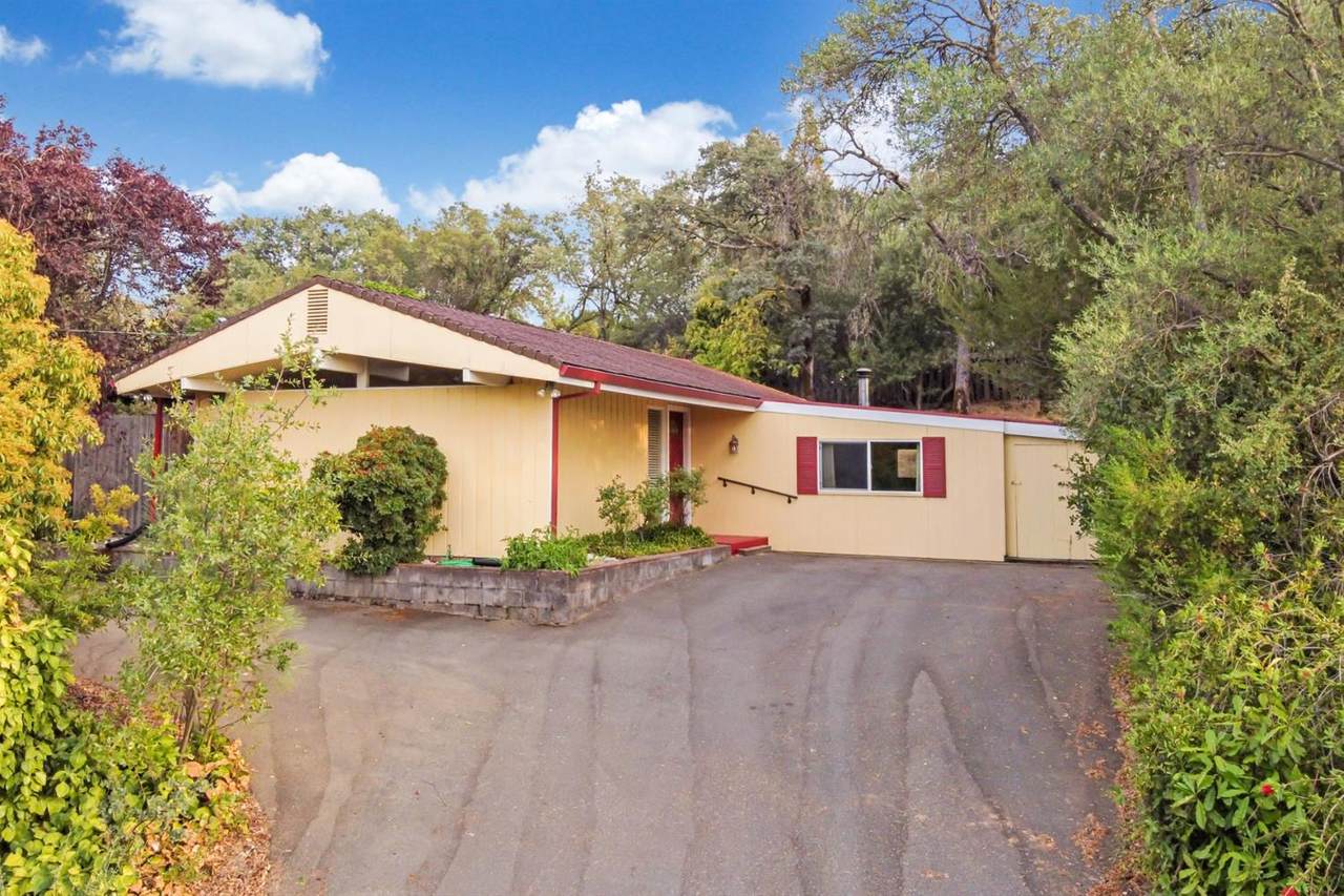 160 Sunrise Avenue - Photo 1