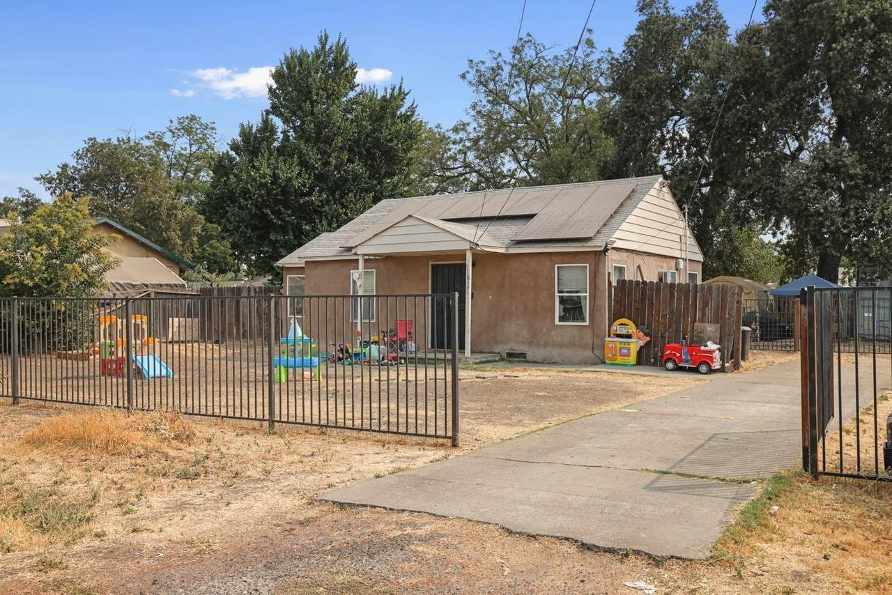 516 Adelbert Avenue - Photo 1